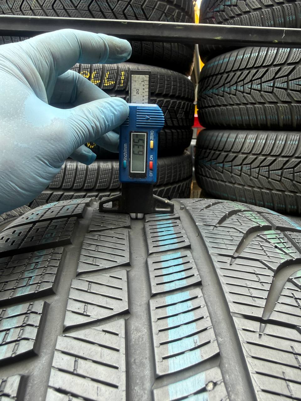 275/35 R20 Pirelli P Zero Winter