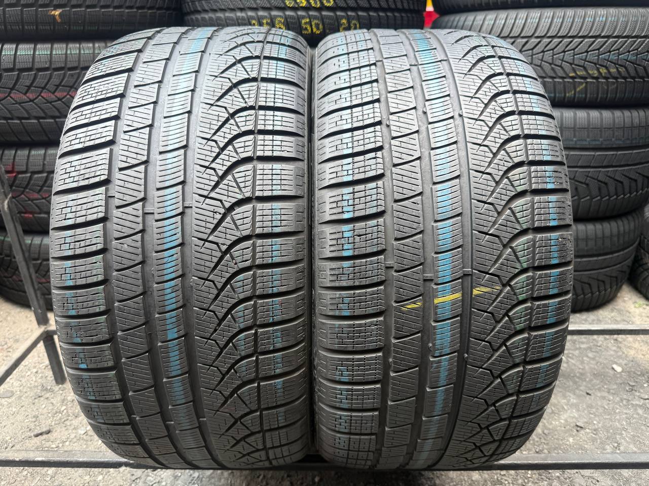 275/35 R20 Pirelli P Zero Winter