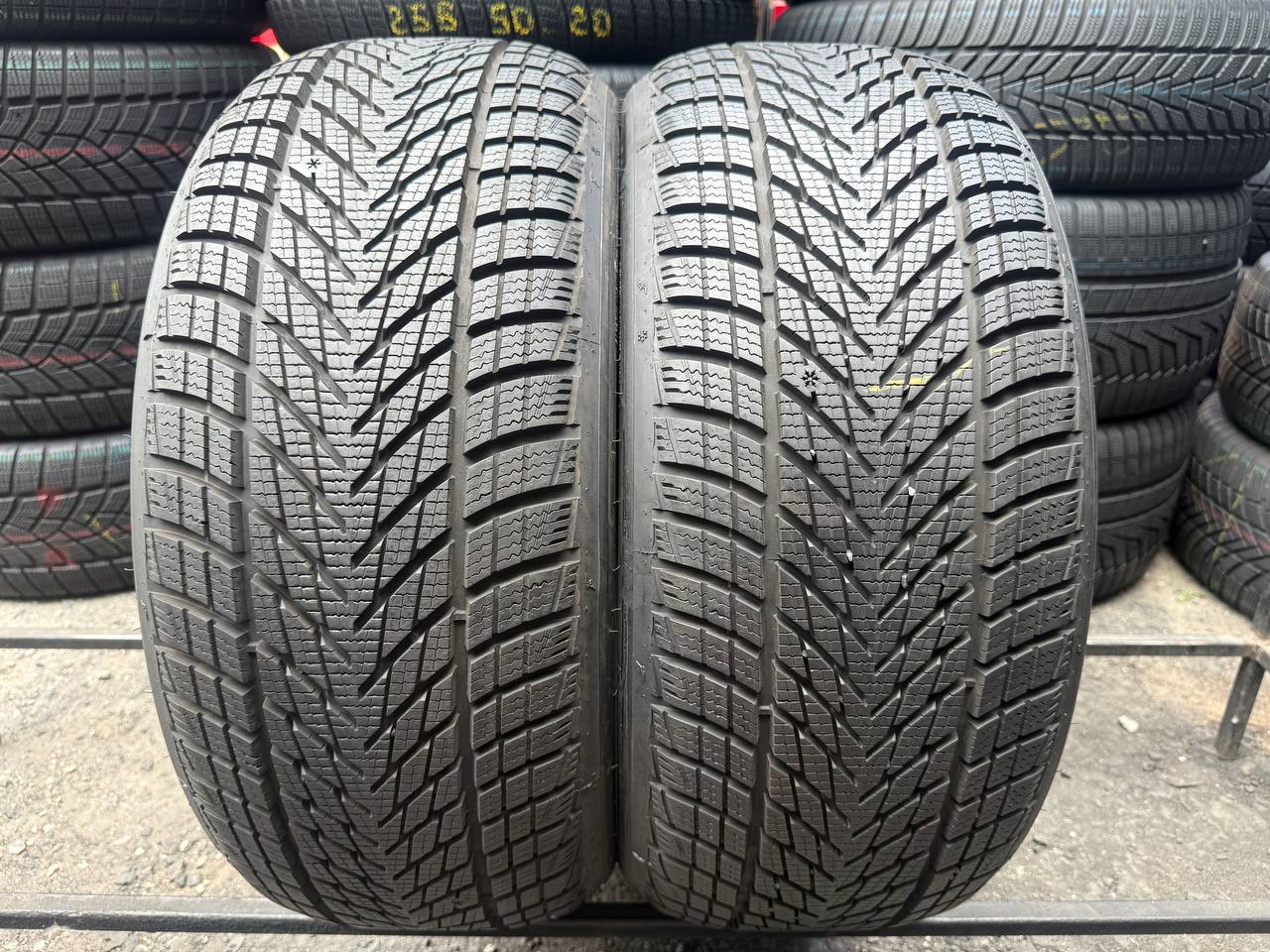 245/40 R19 Good Year Ultra Grip Performance 3