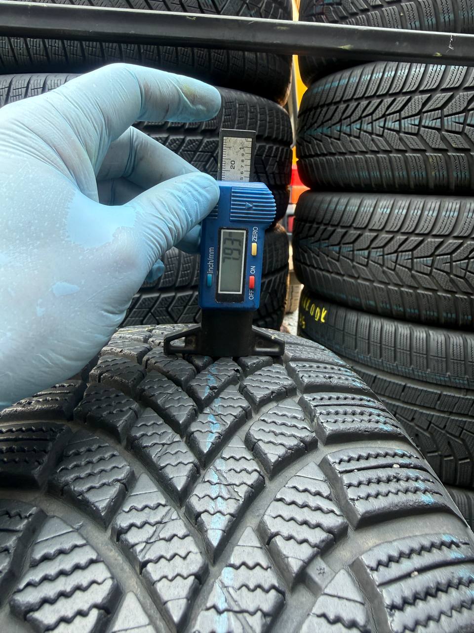 215/60 R17 Bridgestone Blizzak LM005