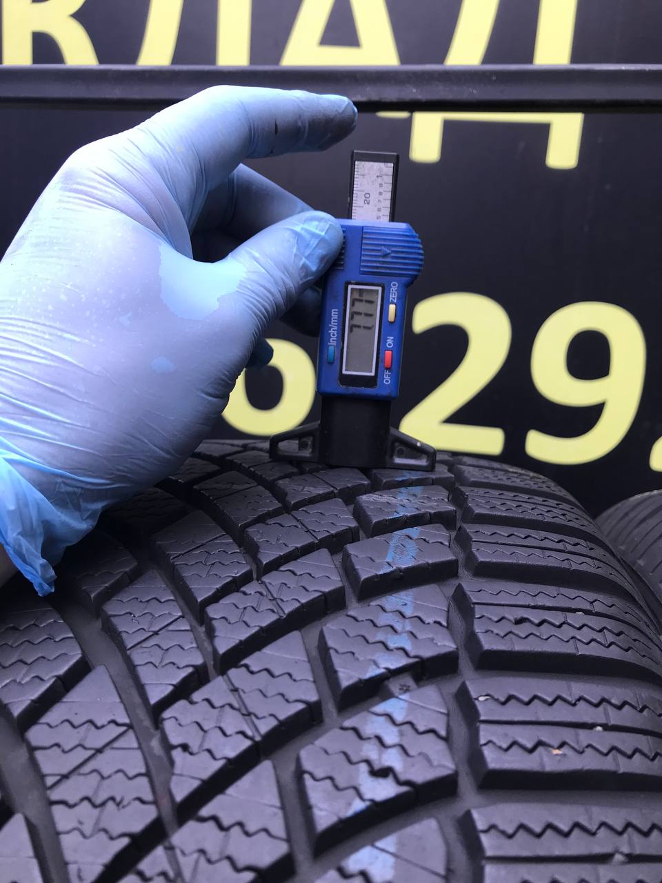 235/55 R18 Bridgestone Blizzak LM005