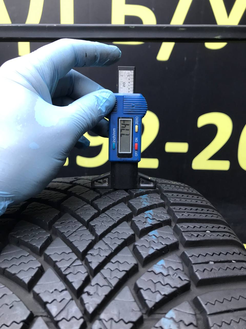 235/55 R18 Bridgestone Blizzak LM005