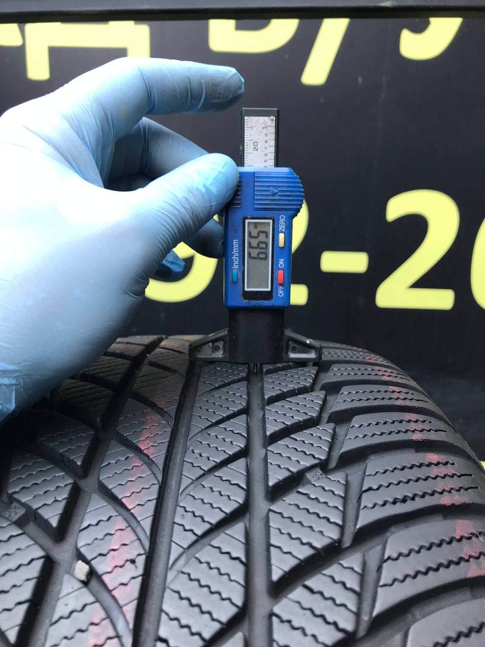 225/50 R18 Bridgestone Blizzak LM001