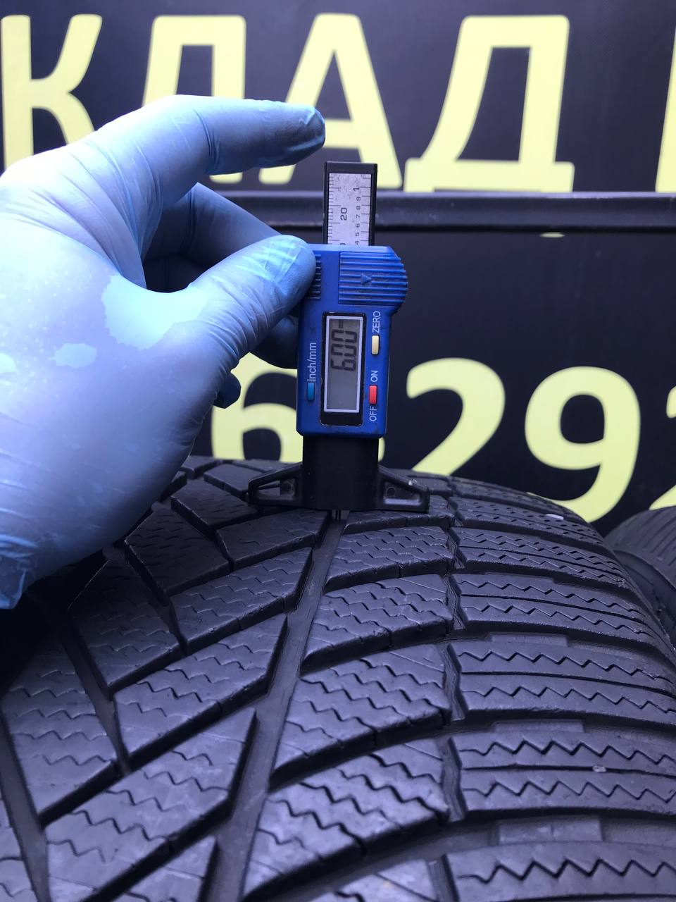 285/45 R20 Bridgestone Blizzak LM005