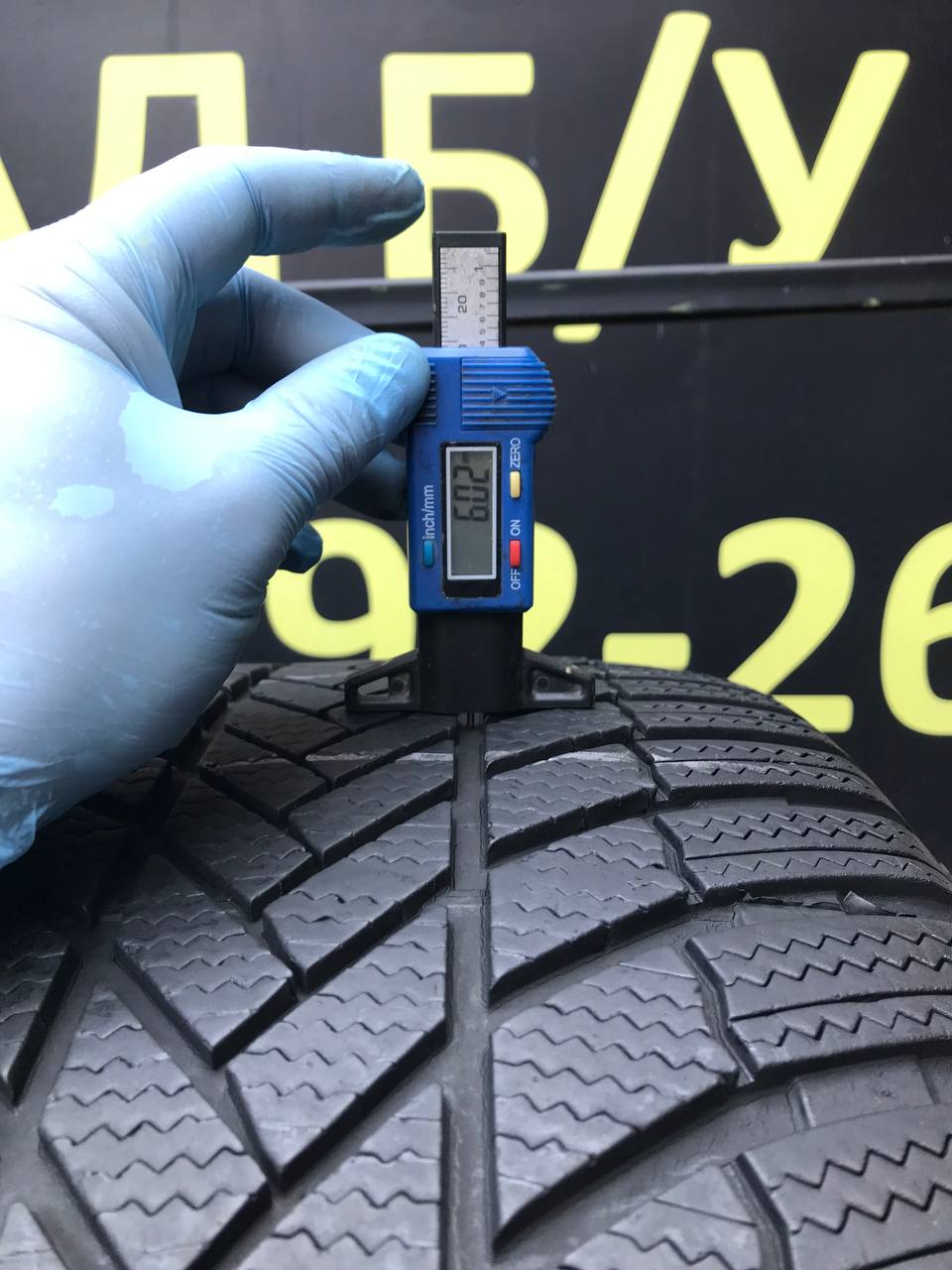 285/45 R20 Bridgestone Blizzak LM005