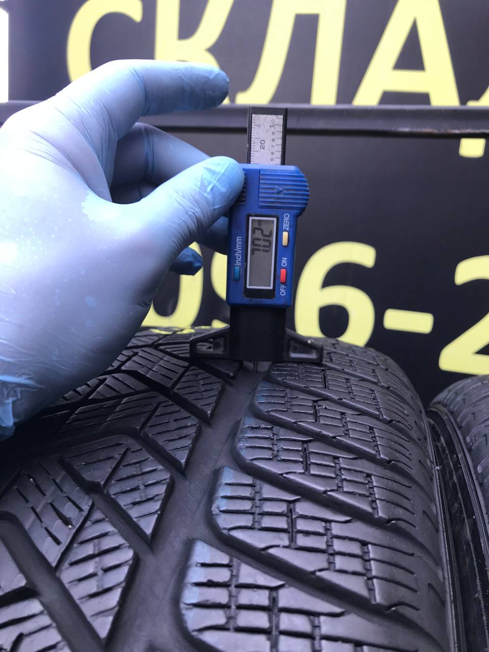235/60 R18 Pirelli Scorpion Winter