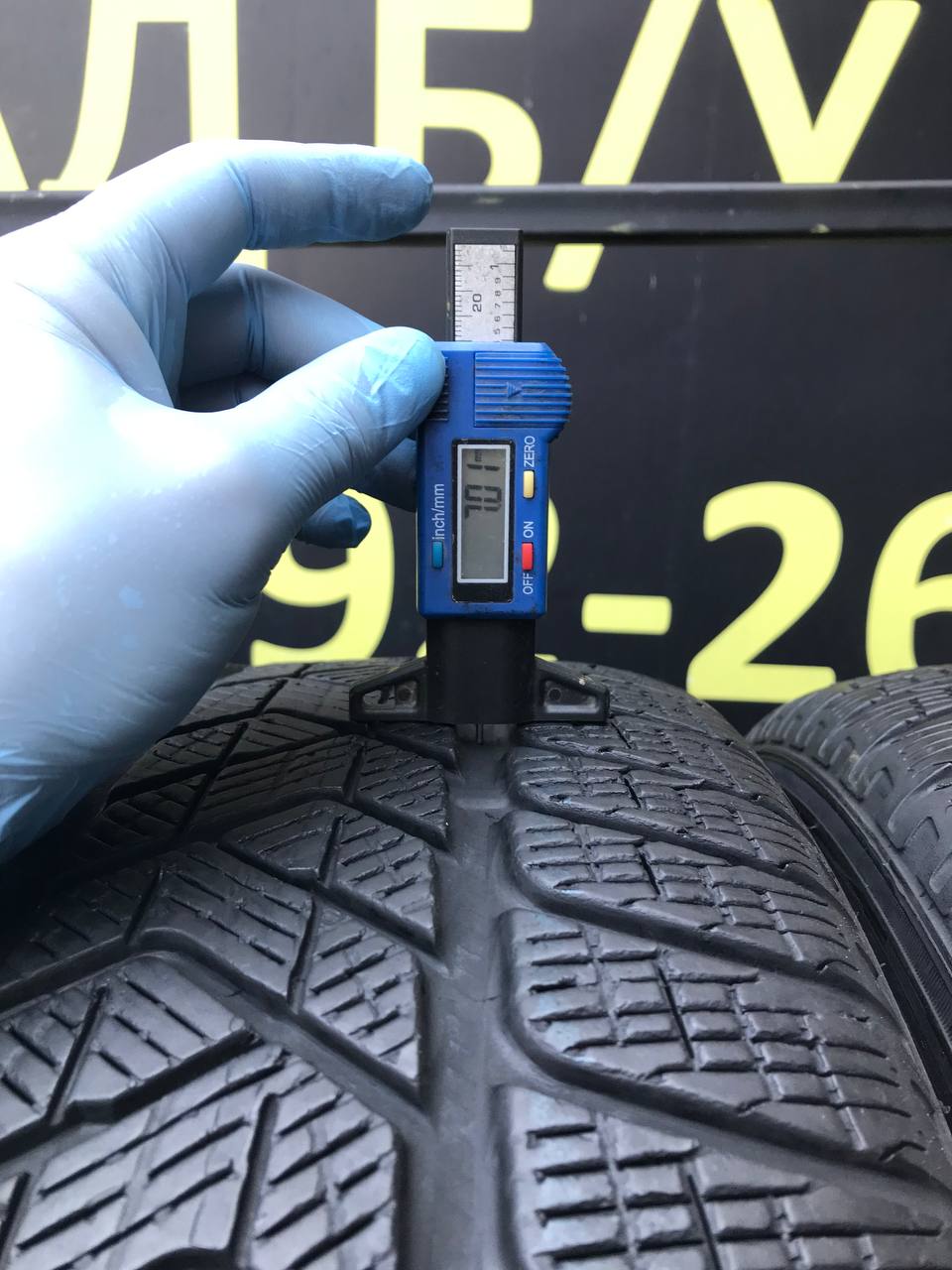 235/60 R18 Pirelli Scorpion Winter