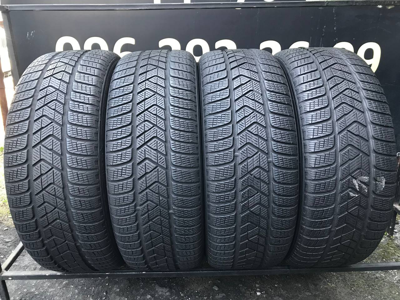 235/60 R18 Pirelli Scorpion Winter