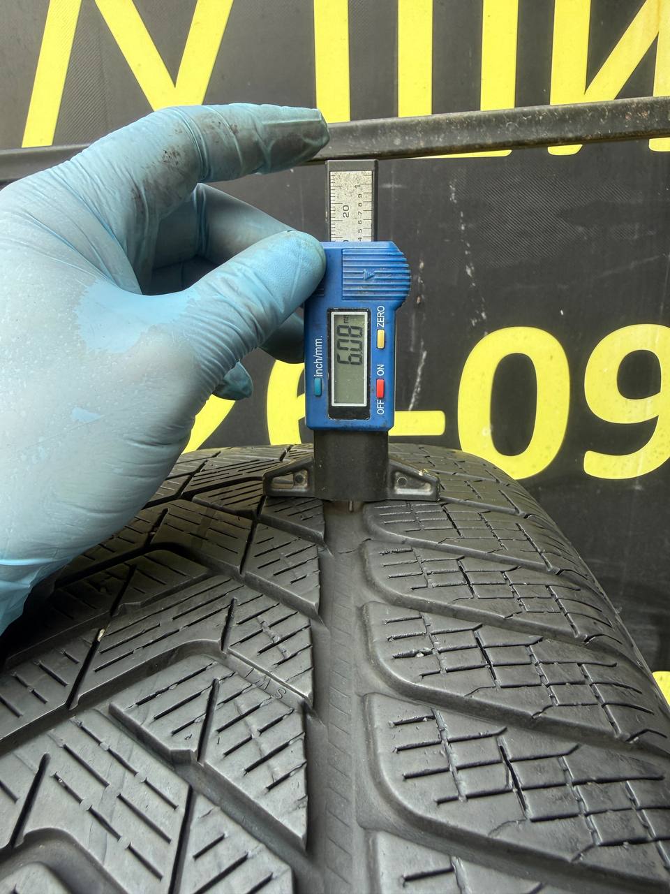 255/45 R20 Pirelli Scorpion Winter