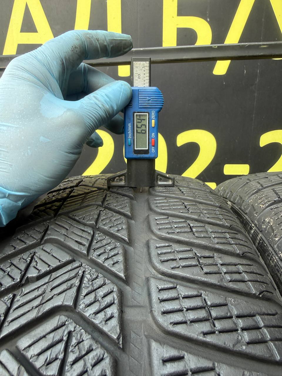 255/45 R20 Pirelli Scorpion Winter