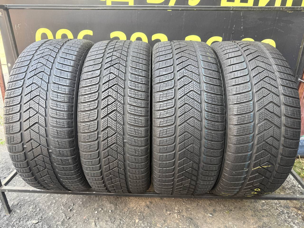 255/45 R20 Pirelli Scorpion Winter