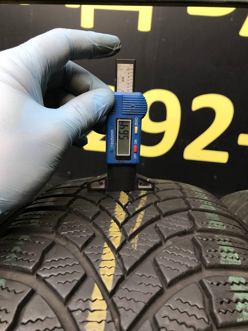 215/65 R16 Bridgestone Blizzak LM005