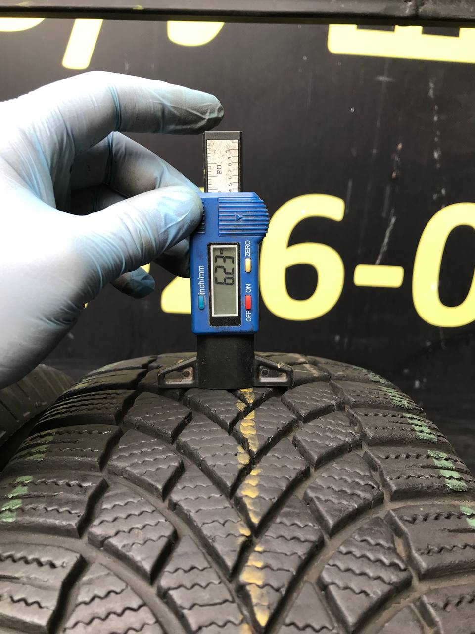 215/65 R16 Bridgestone Blizzak LM005