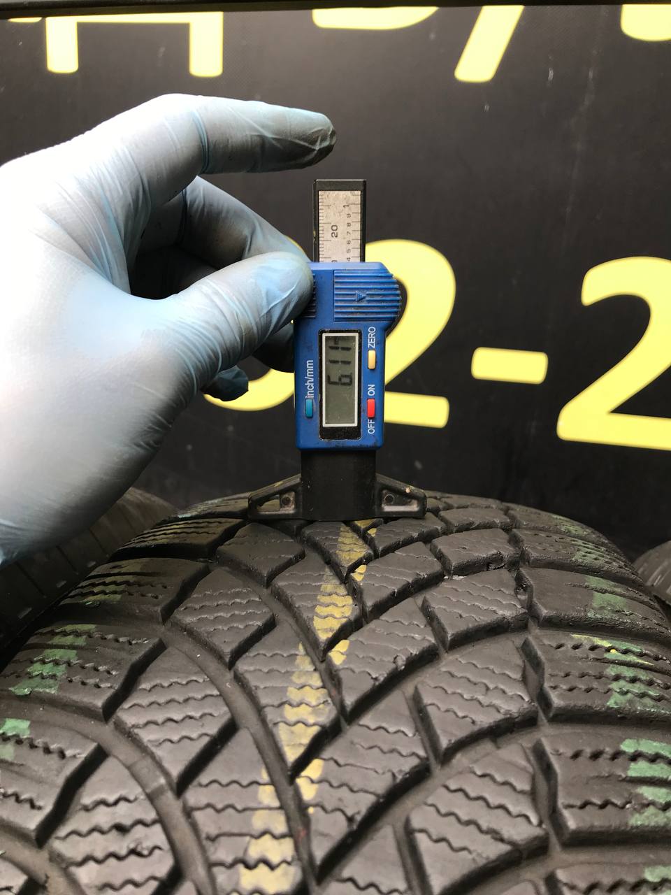 215/65 R16 Bridgestone Blizzak LM005