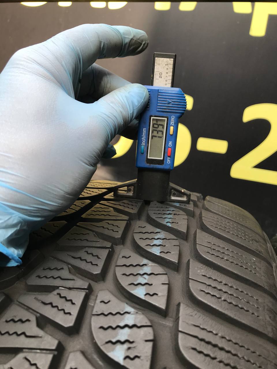 245/45 R18 Bridgestone Blizzak LM25