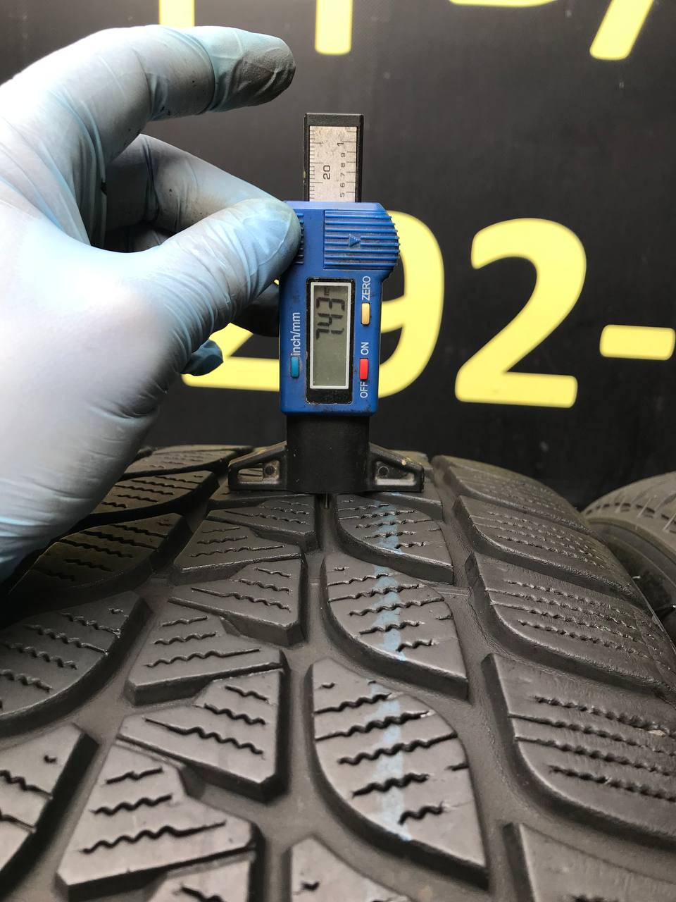 245/45 R18 Bridgestone Blizzak LM25
