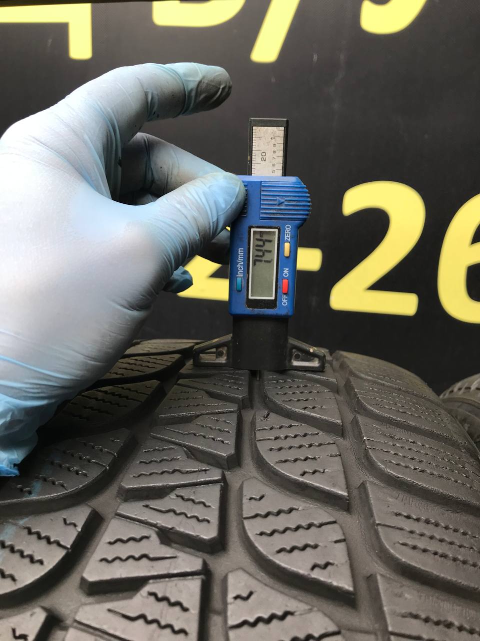 245/45 R18 Bridgestone Blizzak LM25