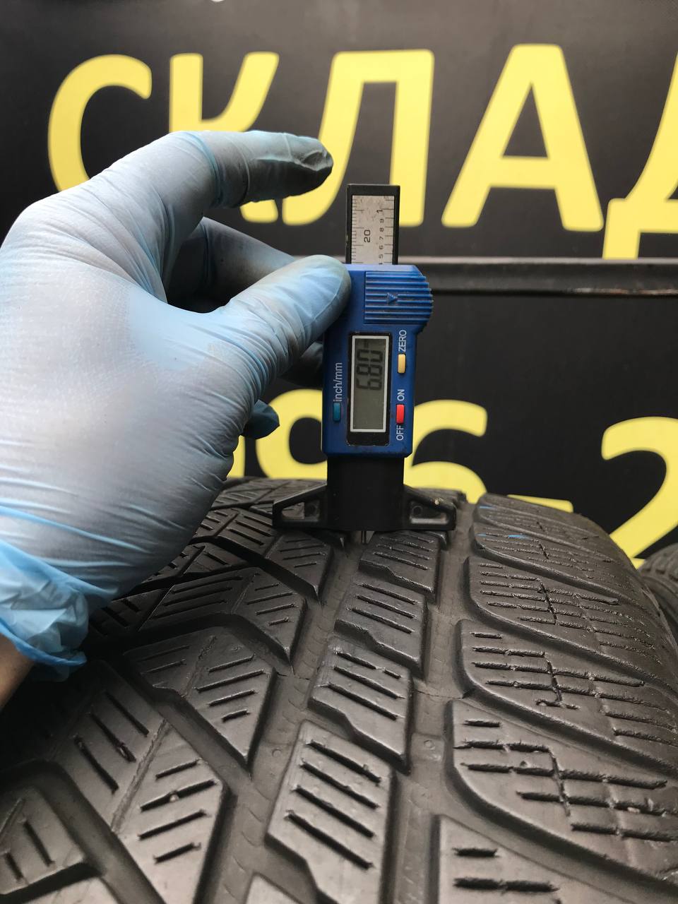 275/45 R21 Pirelli Scorpion Winter