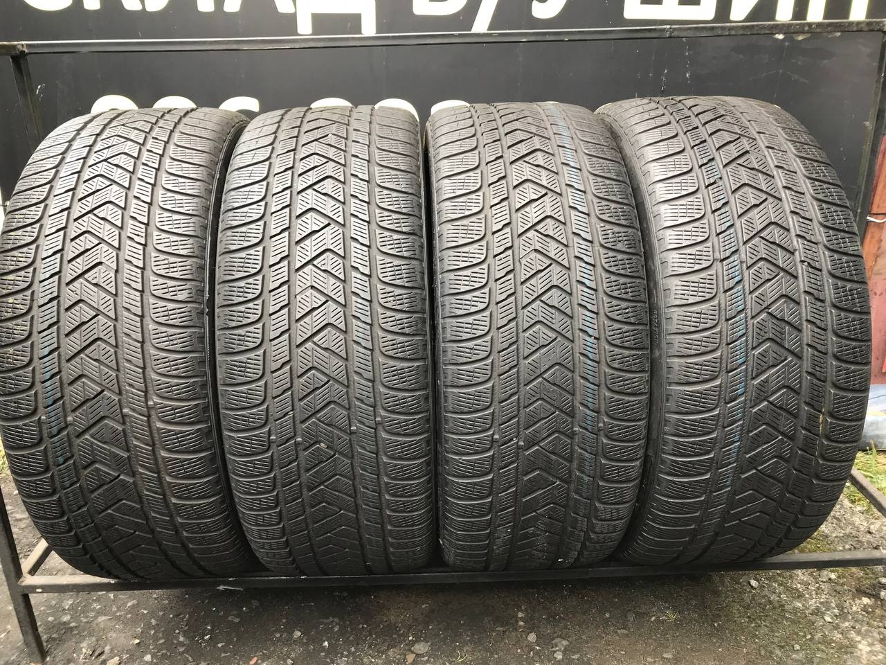 275/45 R21 Pirelli Scorpion Winter