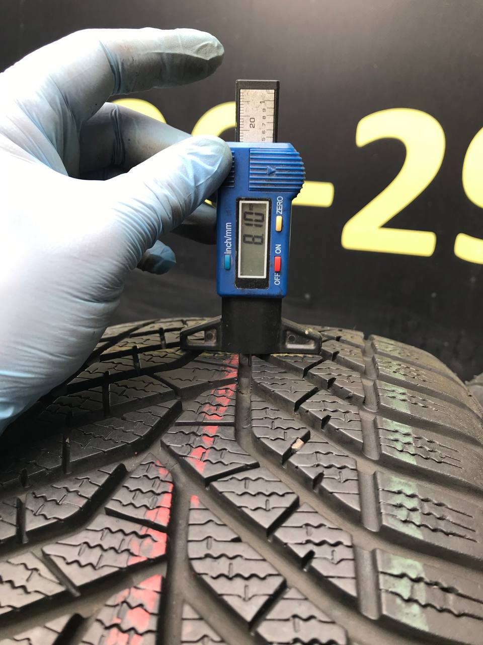 225/45 R17 Yokohama BluEarth Winter V905