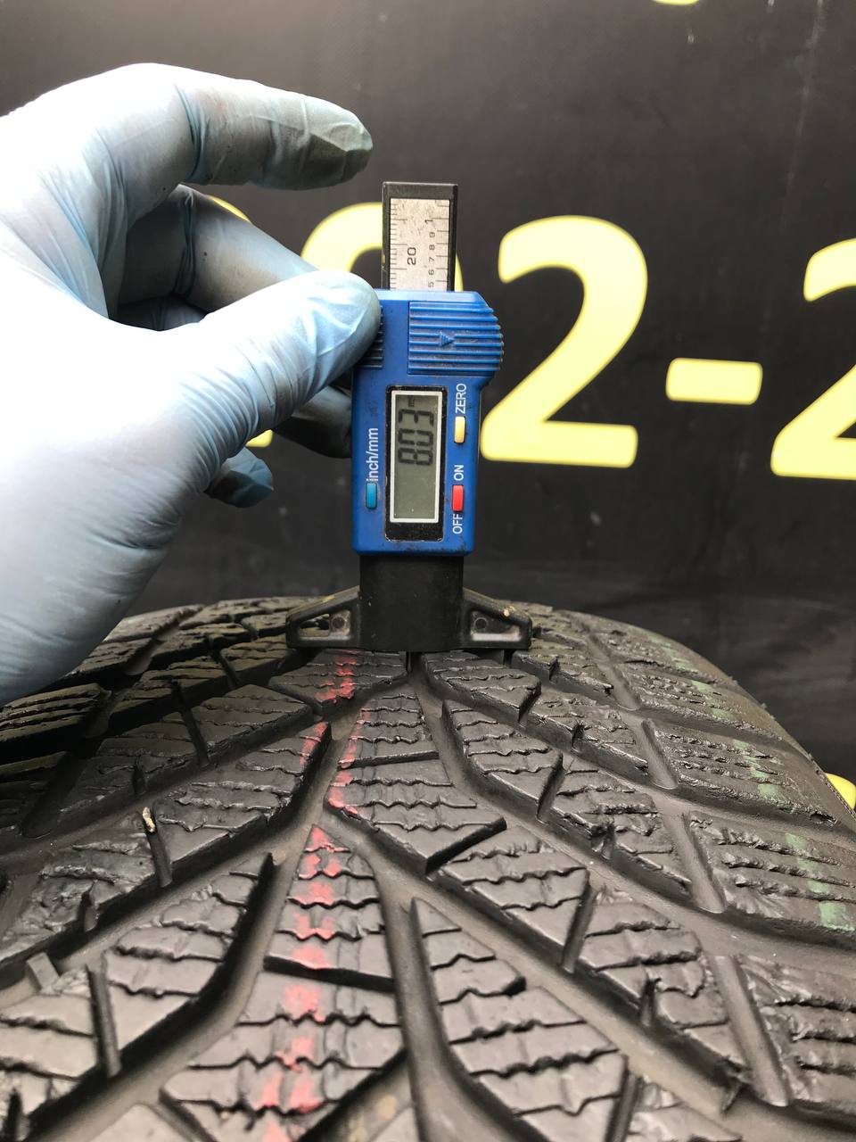 225/45 R17 Yokohama BluEarth Winter V905