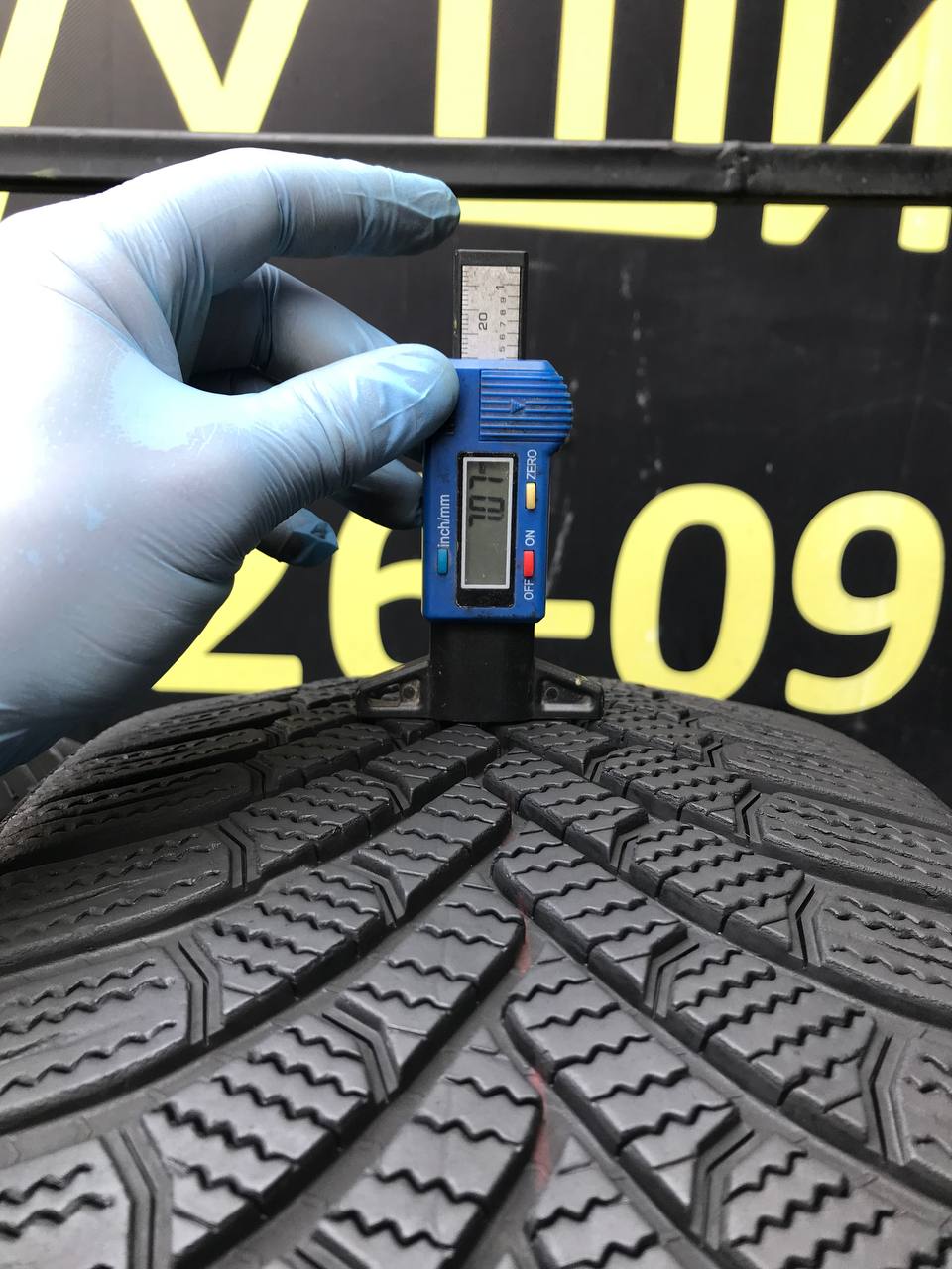 235/50 R19 Bridgestone Blizzak 6