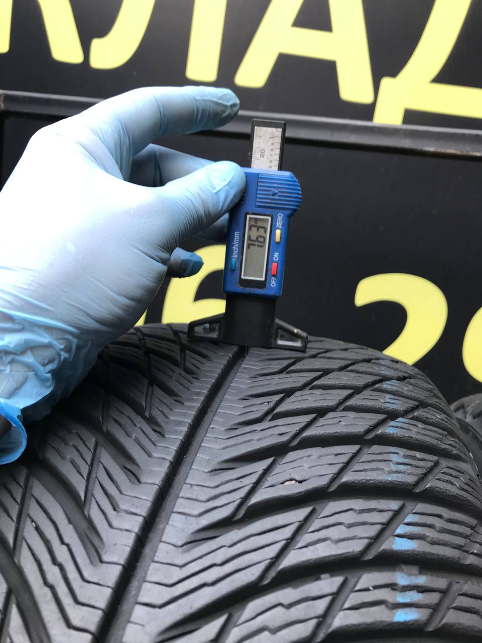 235/60 R18 Michelin Pilot Alpin 5 SUV