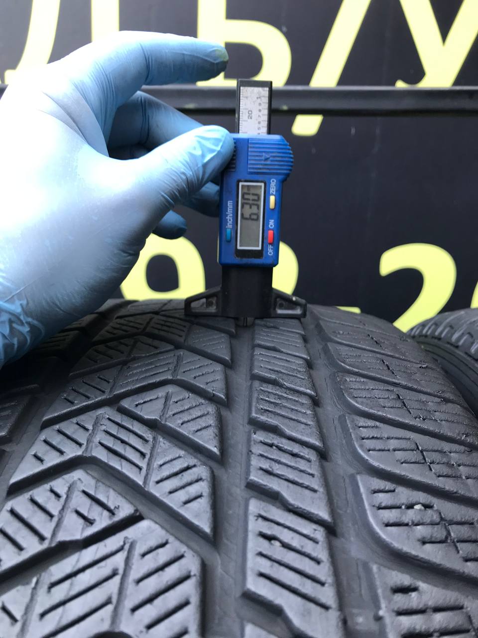 265/40 R21 Pirelli Scorpion Winter