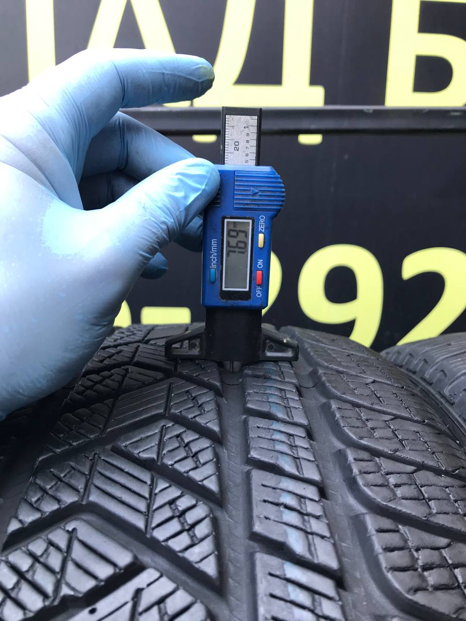 265/40 R21 Pirelli Scorpion Winter