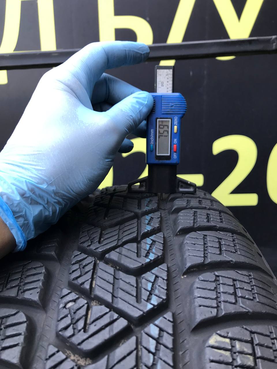 215/65 R17 Pirelli Scorpion Winter