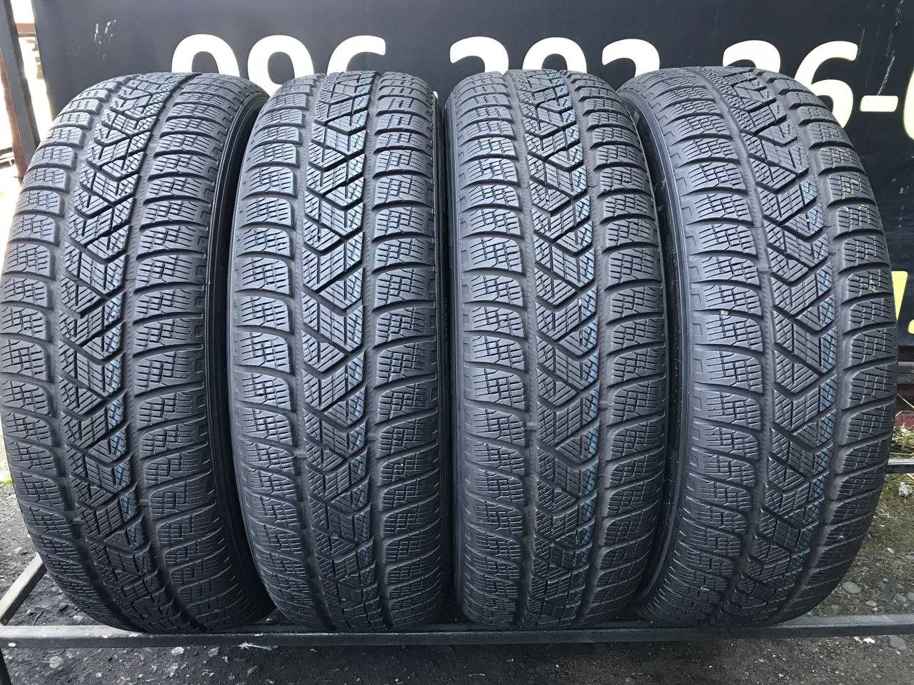 215/65 R17 Pirelli Scorpion Winter