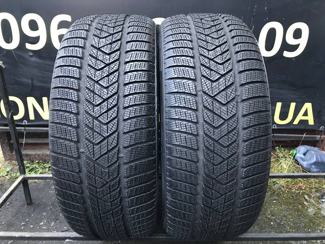 265/45 R21 Pirelli Scorpion Winter
