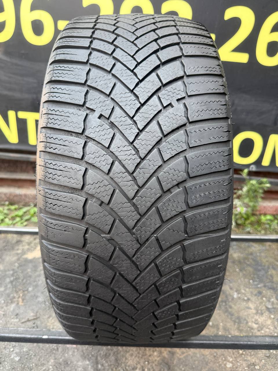 225/40 R18 Bridgestone Blizzak LM005