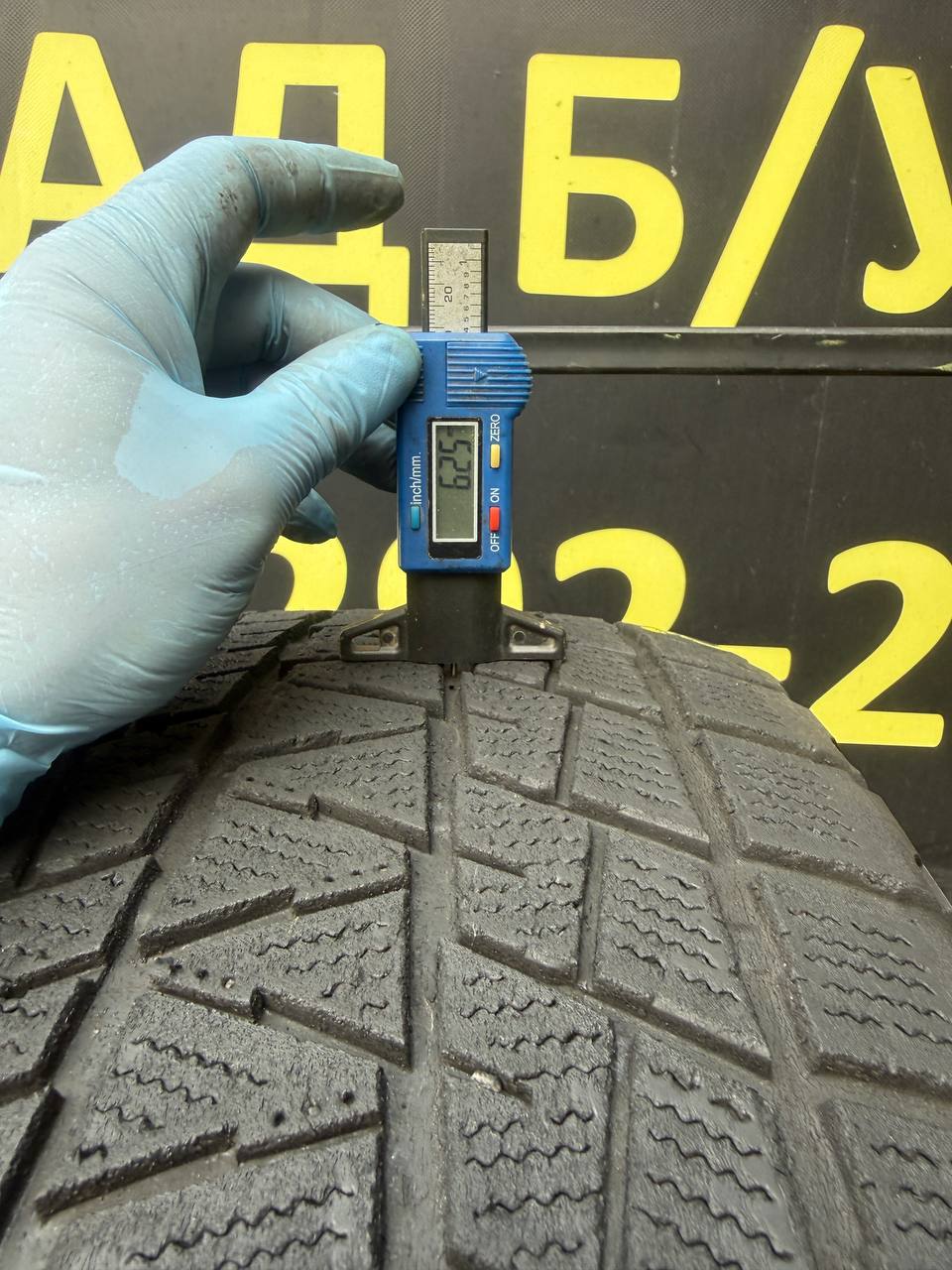 285/60 R18 Bridgestone Blizzak DM-V1