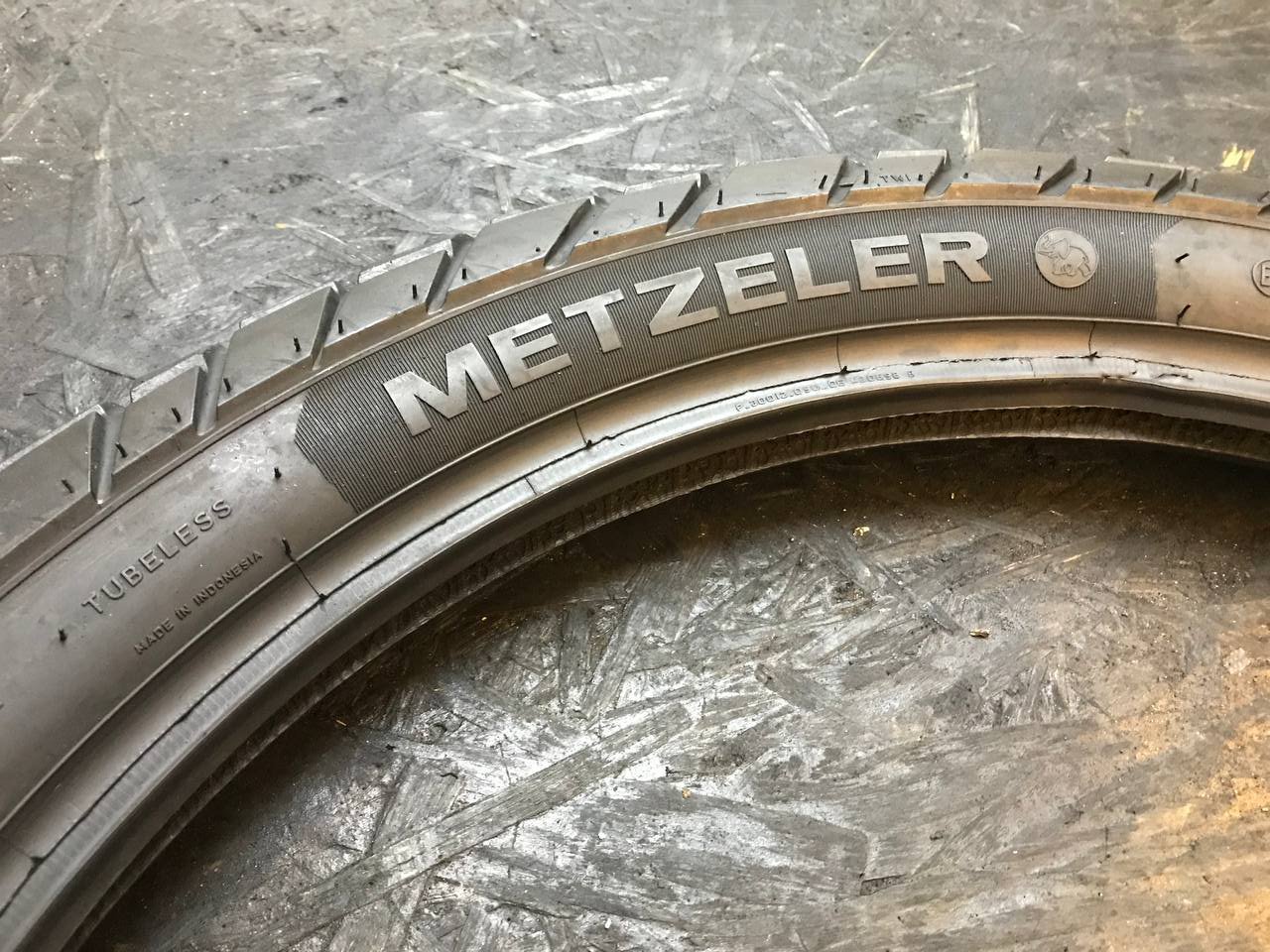 90/90 R21 Metzeler Karoo Street